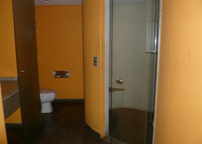 Love hotel Auto Rosso *